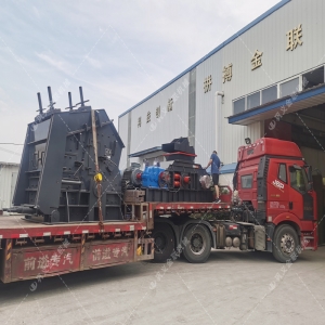 1000*700液壓對輥制砂機(jī)，1210反擊破發(fā)往四川