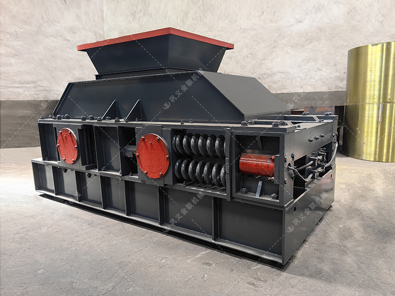 如何選擇青石制砂設(shè)備，時(shí)產(chǎn)50噸對(duì)輥制砂機(jī)多少錢一臺(tái)？