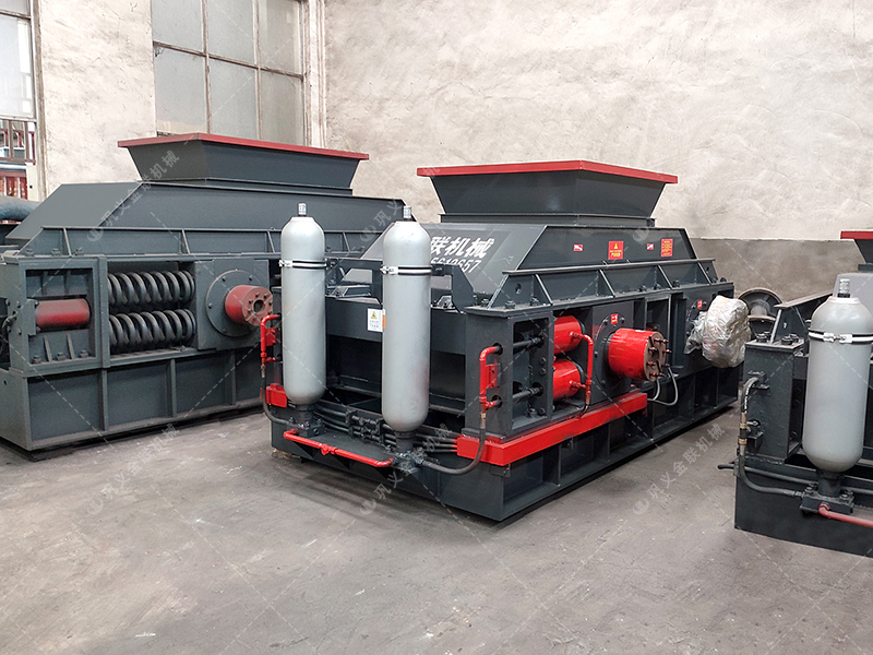 制砂用什么設(shè)備效果好？這款全自動數(shù)控對輥制砂機(jī)很不錯