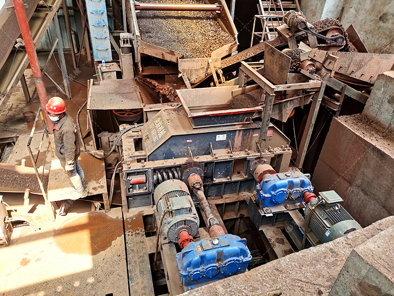 使用對輥破碎機(jī)時需要注意哪些方面？