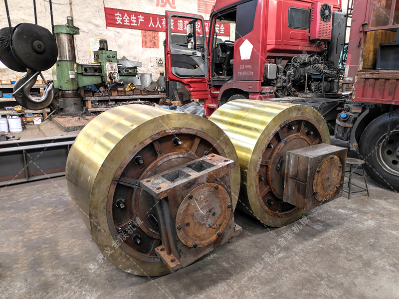 石英石硬度高，對(duì)輥制砂機(jī)能否穩(wěn)定運(yùn)行并保證出料質(zhì)量？