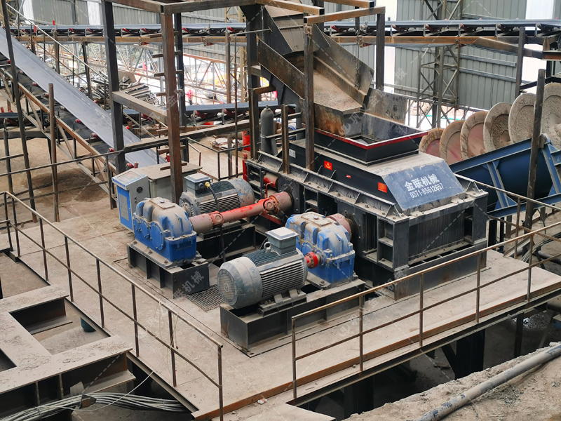 石英石硬度高，對(duì)輥制砂機(jī)能否穩(wěn)定運(yùn)行并保證出料質(zhì)量？