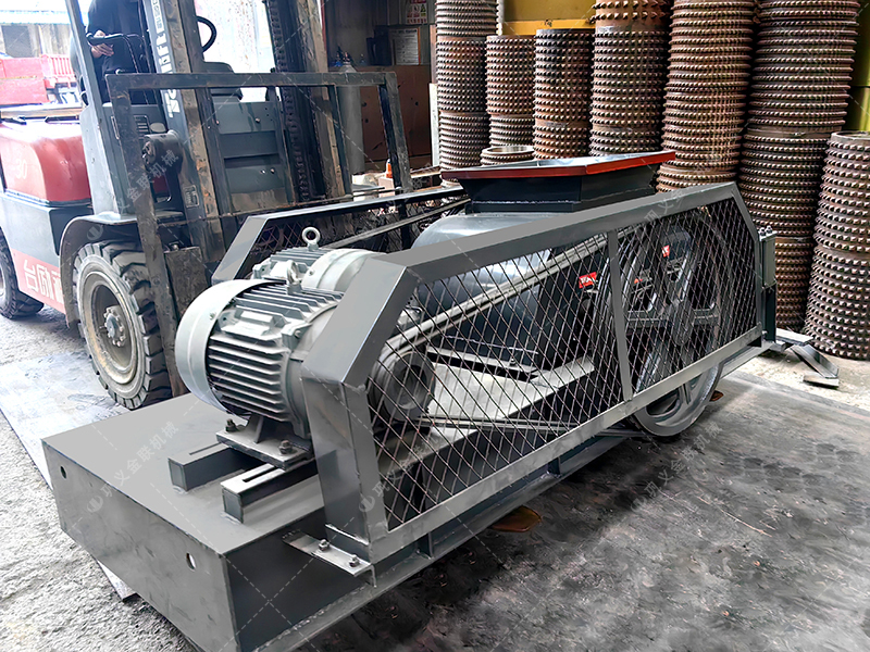 建筑垃圾處理為何首先選擇雙齒輥破碎機(jī)？這3個優(yōu)勢太明顯！