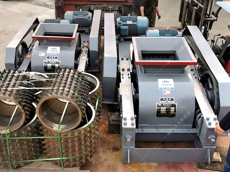 雙齒輥與光面輥差異解析：煤矸石破碎該選哪種對輥設(shè)備？